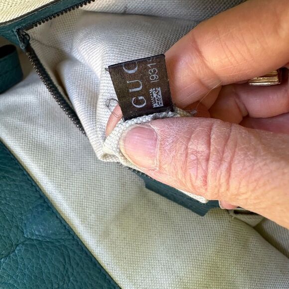 Gucci Green Shoulder Bag with Gold Hardware - Picture 9 of 12